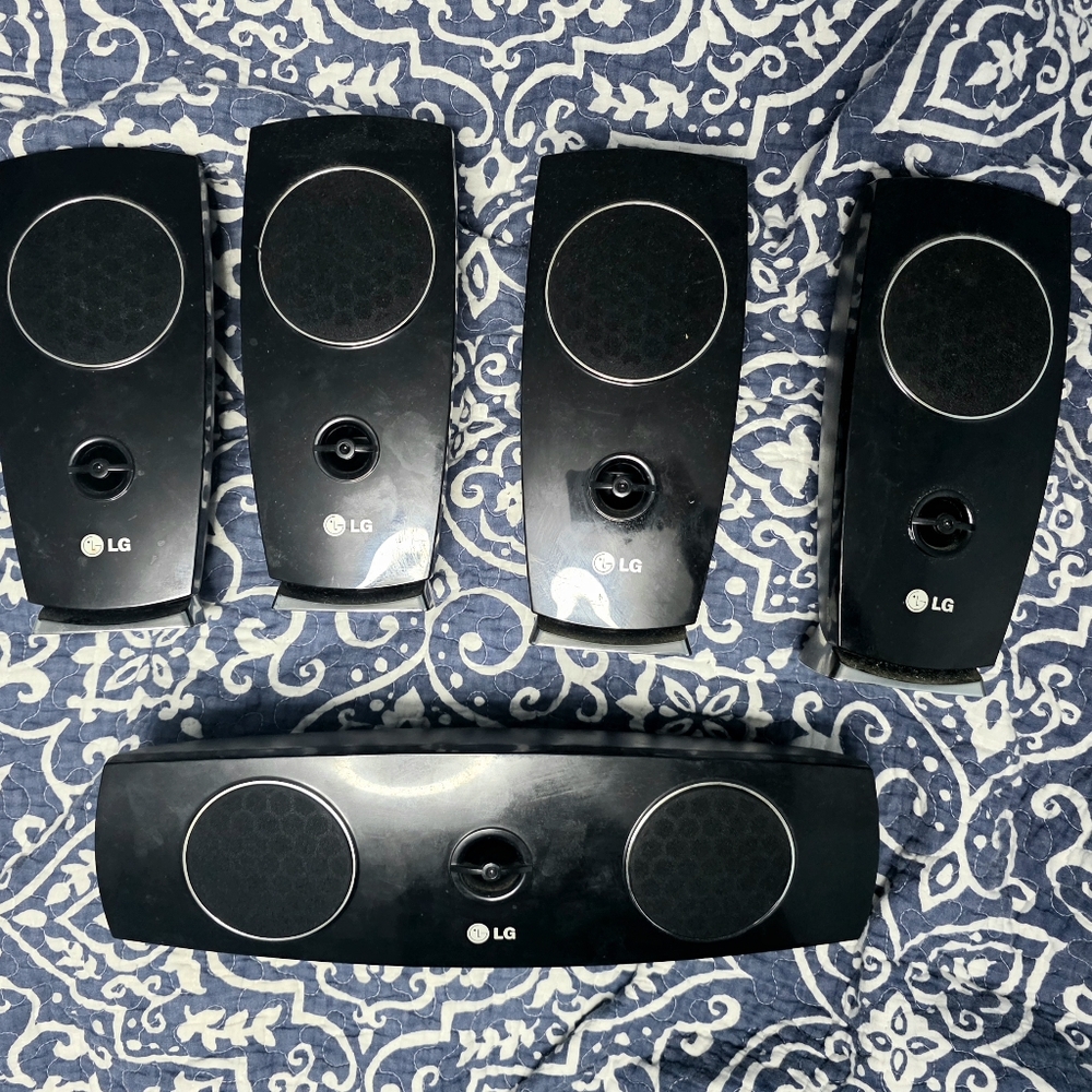 LG SH94SC-C 5.1 Channel 6-Speaker Surround Sound System